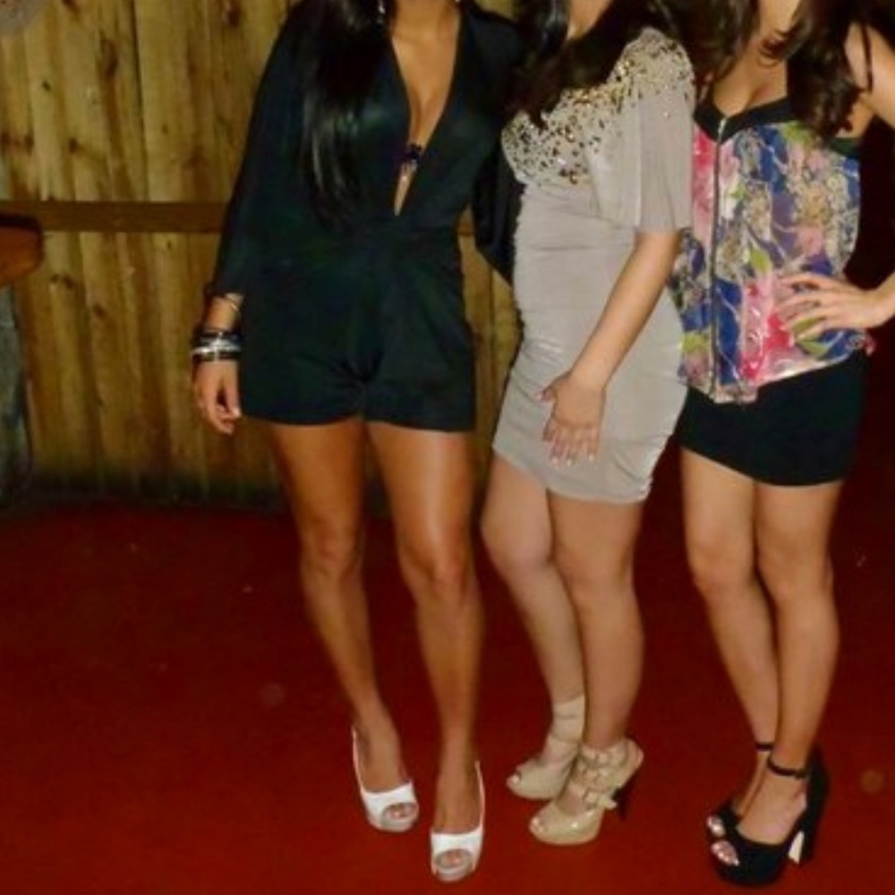 Blq.mkt romper/wide flare slv /deep neck/ belt tie